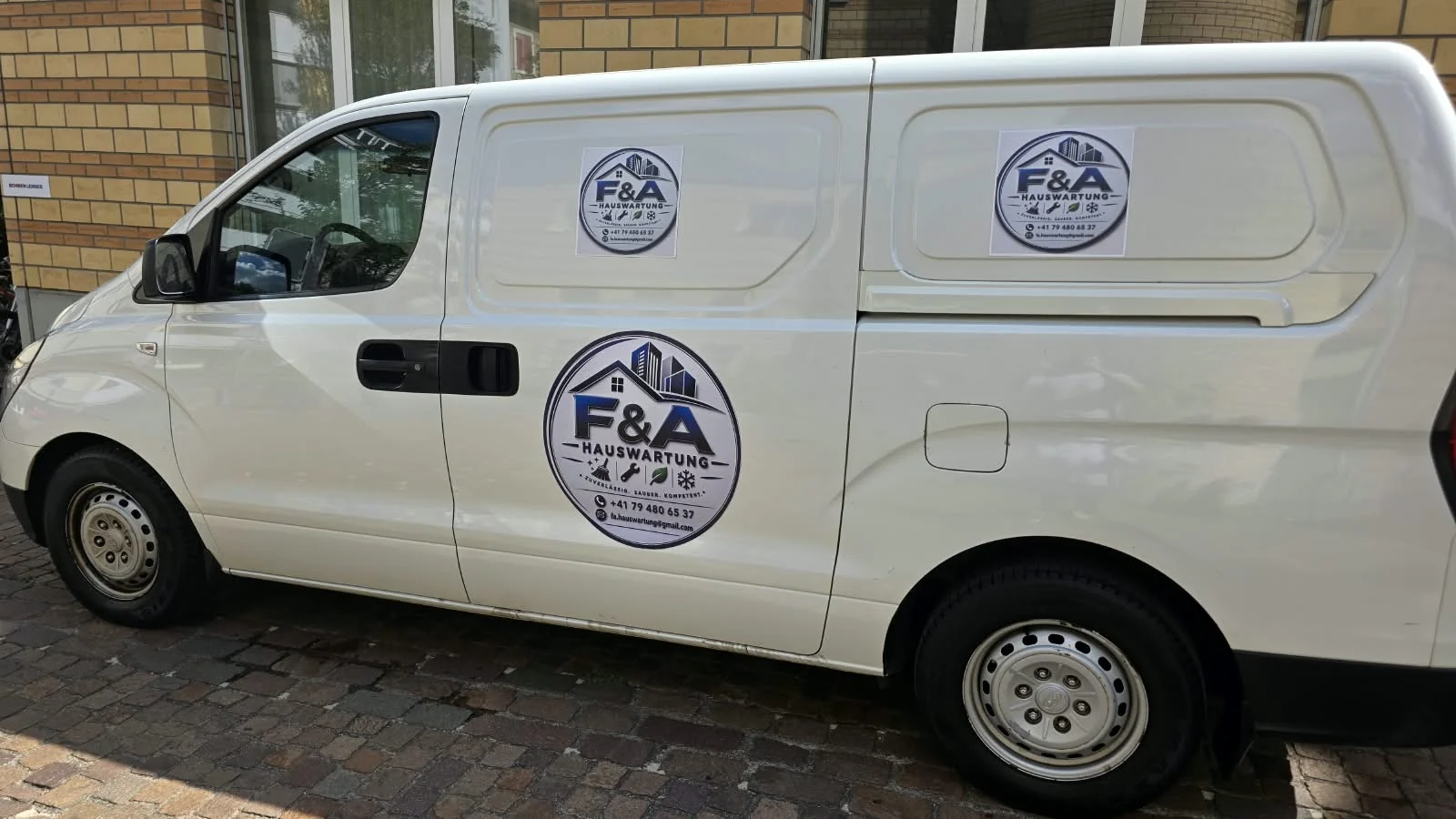 F&A Hauswartung Servicefahrzeug in Birsfelden